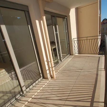 2p Moderne Avec Terrasse, Parking Prive, En Plein Centre De Menton, A 2 Pas De La - Fr-1-196-200 *