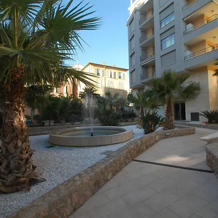 2p Moderne Avec Terrasse, Parking Prive, En Plein Centre De Menton, A 2 Pas De La - Fr-1-196-200 Apartment Menton