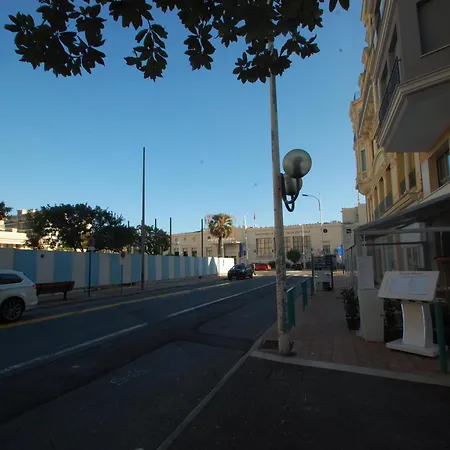 2p Moderne Avec Terrasse, Parking Privé, En Plein Centre De Menton, à 2 Pas De La - Fr-1-196-200 *