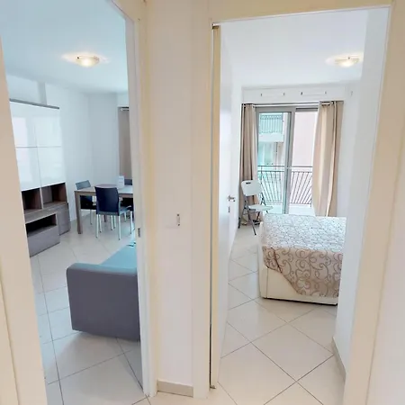 Appartement 2p Moderne Avec Terrasse, Parking Privé, En Plein Centre De Menton, à 2 Pas De La - Fr-1-196-200 *