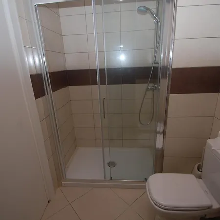 2p Moderne Avec Terrasse, Parking Privé, En Plein Centre De Menton, à 2 Pas De La - Fr-1-196-200 Appartement