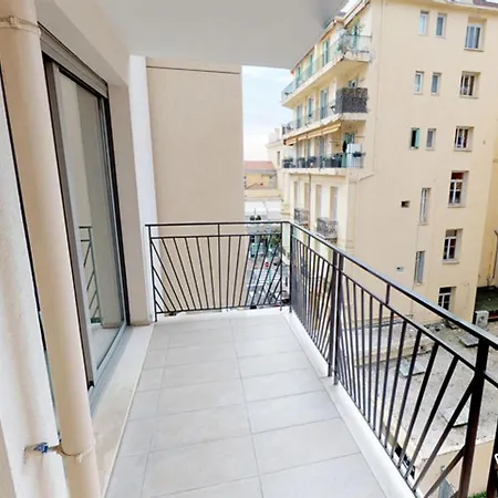 Apartment 2p Moderne Avec Terrasse, Parking Prive, En Plein Centre De Menton, A 2 Pas De La - Fr-1-196-200