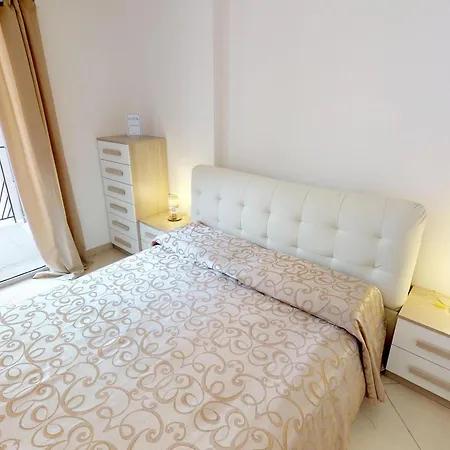 Appartement 2p Moderne Avec Terrasse, Parking Privé, En Plein Centre De Menton, à 2 Pas De La - Fr-1-196-200 Menton