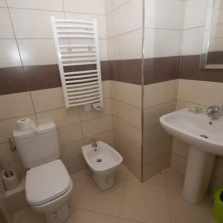 2p Moderne Avec Terrasse, Parking Privé, En Plein Centre De Menton, à 2 Pas De La - Fr-1-196-200