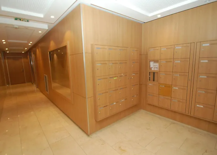 2p Moderne Avec Terrasse, Parking Prive, En Plein Centre De Menton, A 2 Pas De La - Fr-1-196-200