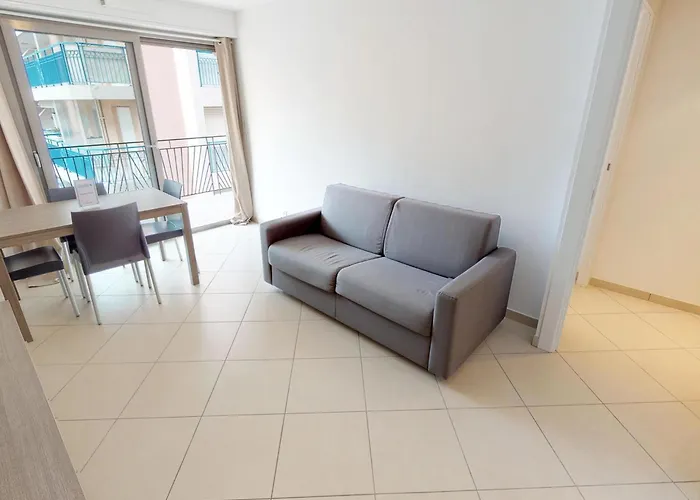 شقة 2p Moderne Avec Terrasse, Parking Prive, En Plein Centre De Menton, A 2 Pas De La - Fr-1-196-200 *