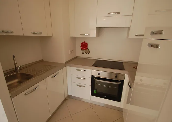 2p Moderne Avec Terrasse, Parking Prive, En Plein Centre De Menton, A 2 Pas De La - Fr-1-196-200 شقة مينتون