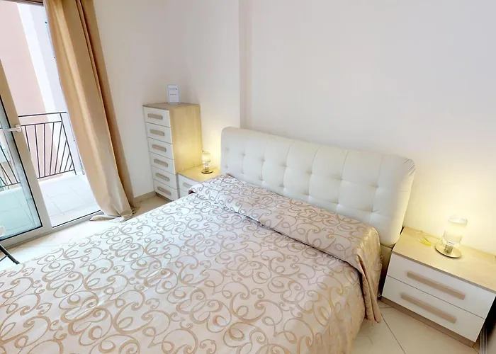 شقة 2p Moderne Avec Terrasse, Parking Prive, En Plein Centre De Menton, A 2 Pas De La - Fr-1-196-200 مينتون