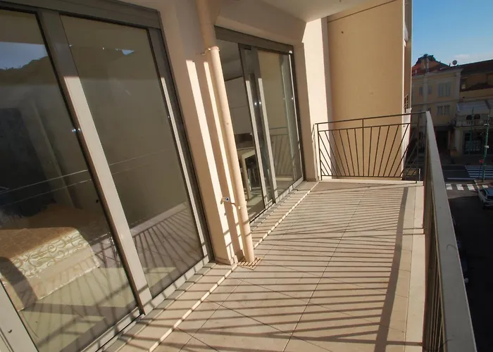 2p Moderne Avec Terrasse, Parking Prive, En Plein Centre De Menton, A 2 Pas De La - Fr-1-196-200 *