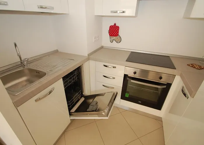 2p Moderne Avec Terrasse, Parking Prive, En Plein Centre De Menton, A 2 Pas De La - Fr-1-196-200 مينتون