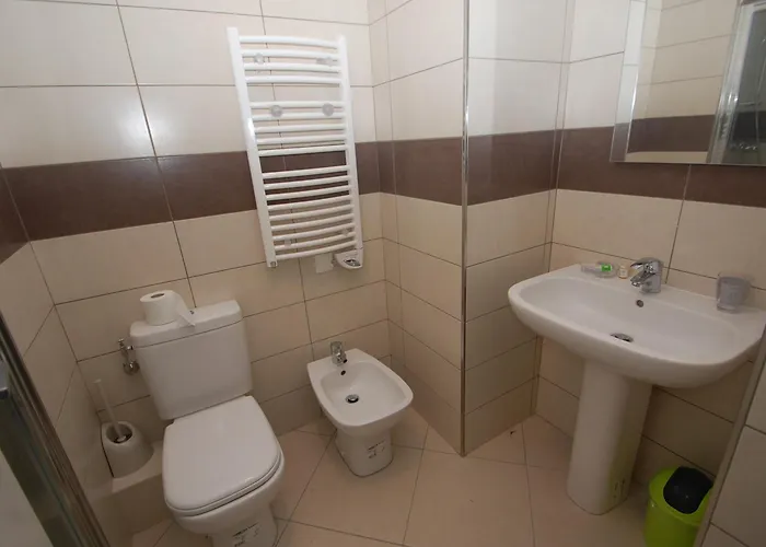 2p Moderne Avec Terrasse, Parking Prive, En Plein Centre De Menton, A 2 Pas De La - Fr-1-196-200